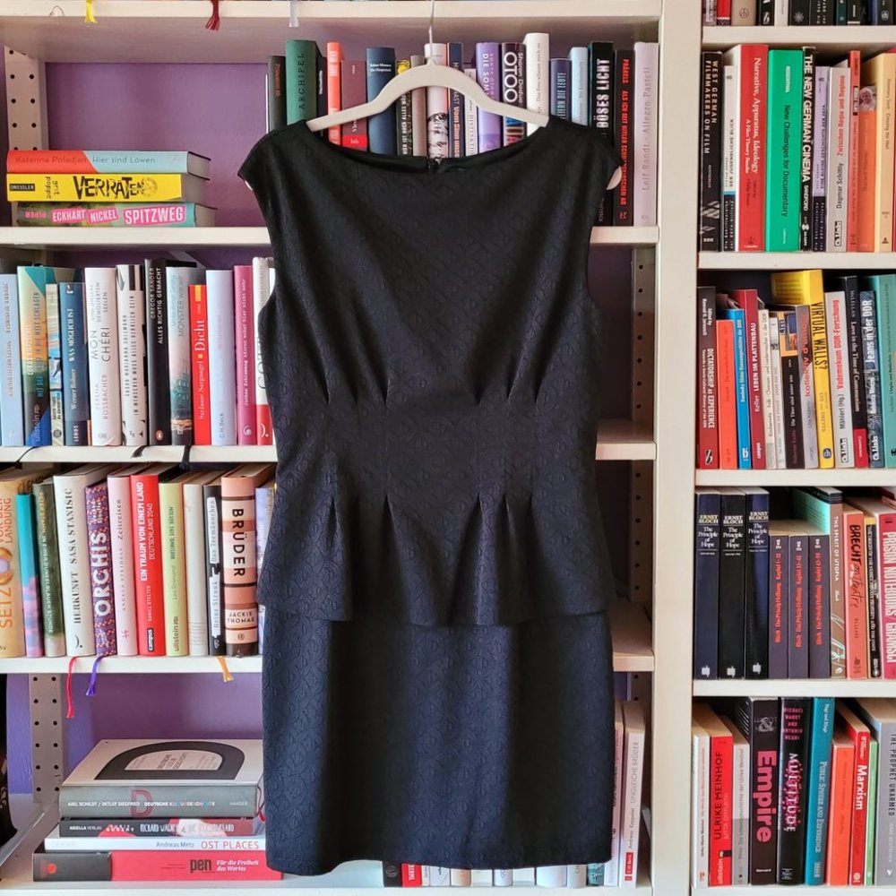 Little black dress with flounce!